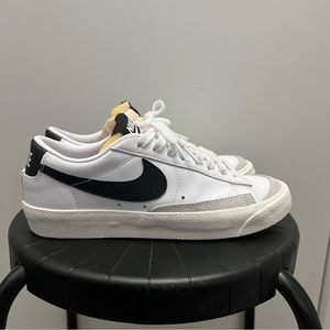Nike Women's Blazer Low '77 DC4769-102 White/Black